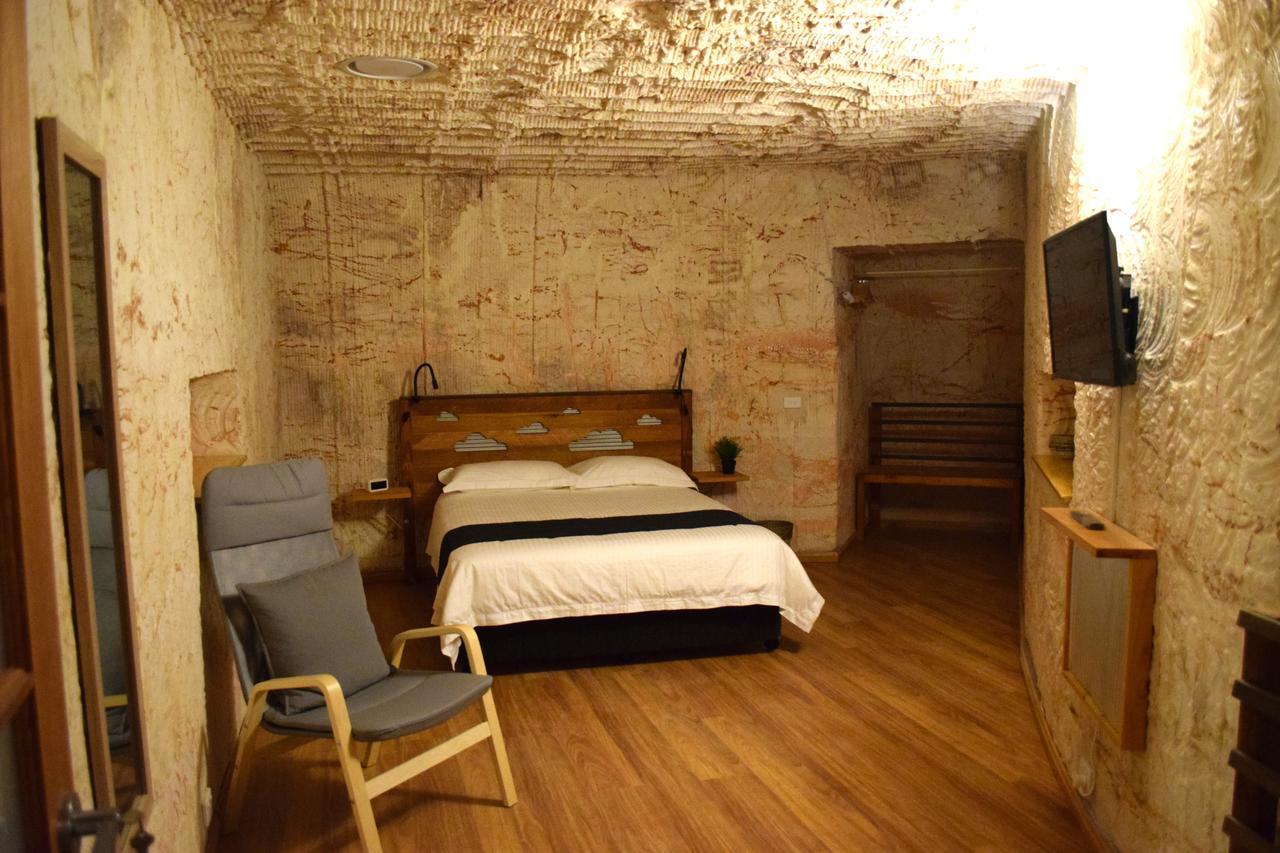 Dug Out B&B Coober Pedy Buitenkant foto